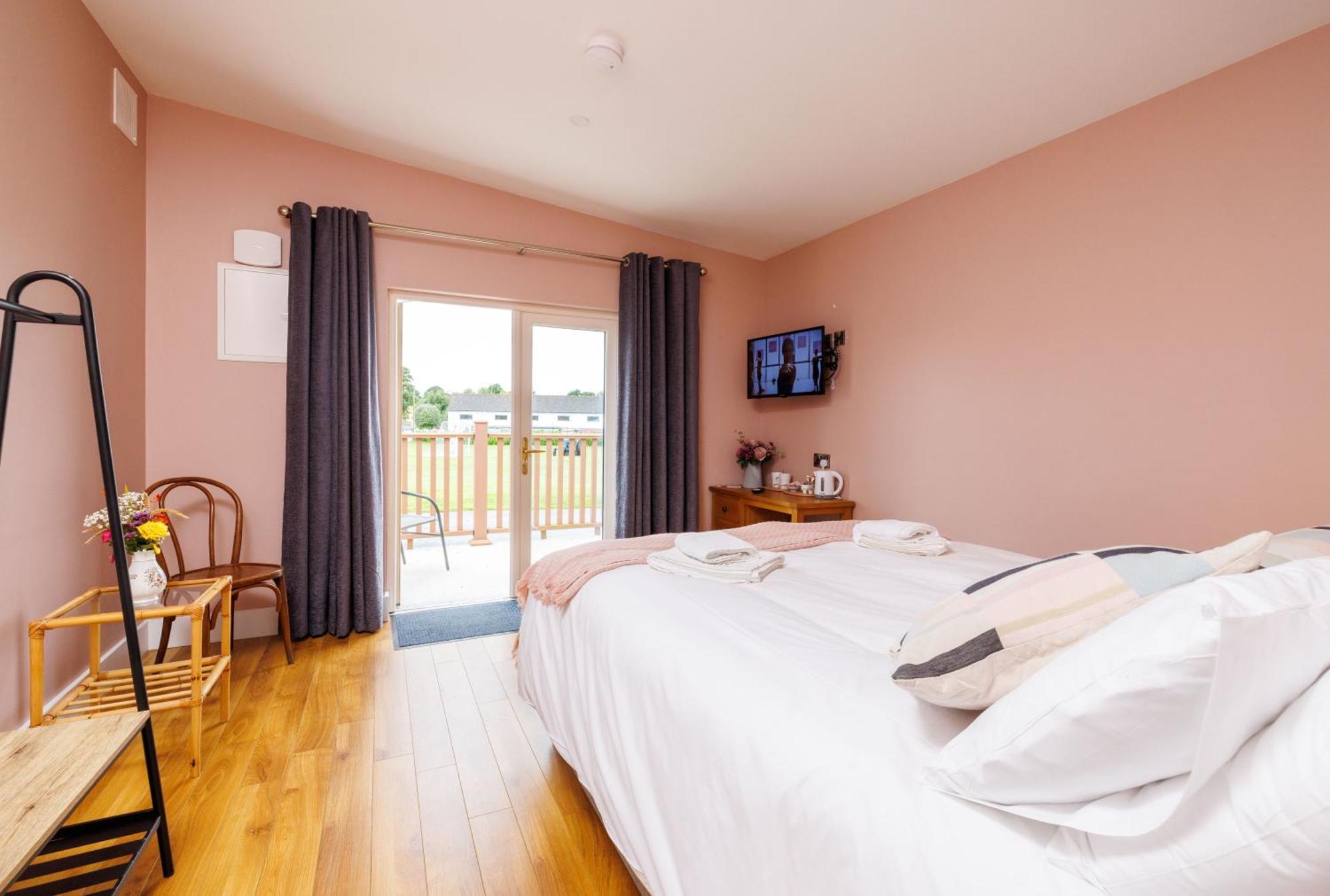 Stoneyford Luxurious Cabins Экстерьер фото
